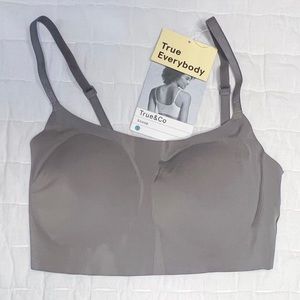 True Everybody| True + Co wire-free scoop bra with removable pads Bra NWT